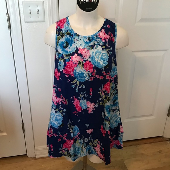 Mini dress and shirts - Picture 3 of 7